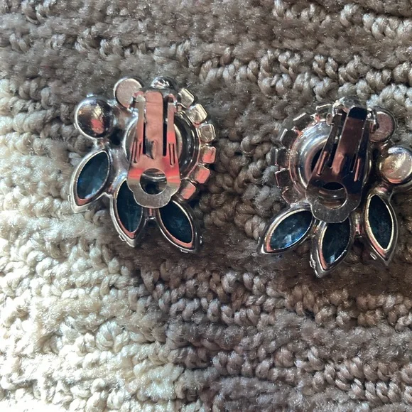 Vintage Gorgeous Blue rhinestone, AB Rhinestones Silver Tone Brooch/Pin, ER’s - Picture 5 of 8